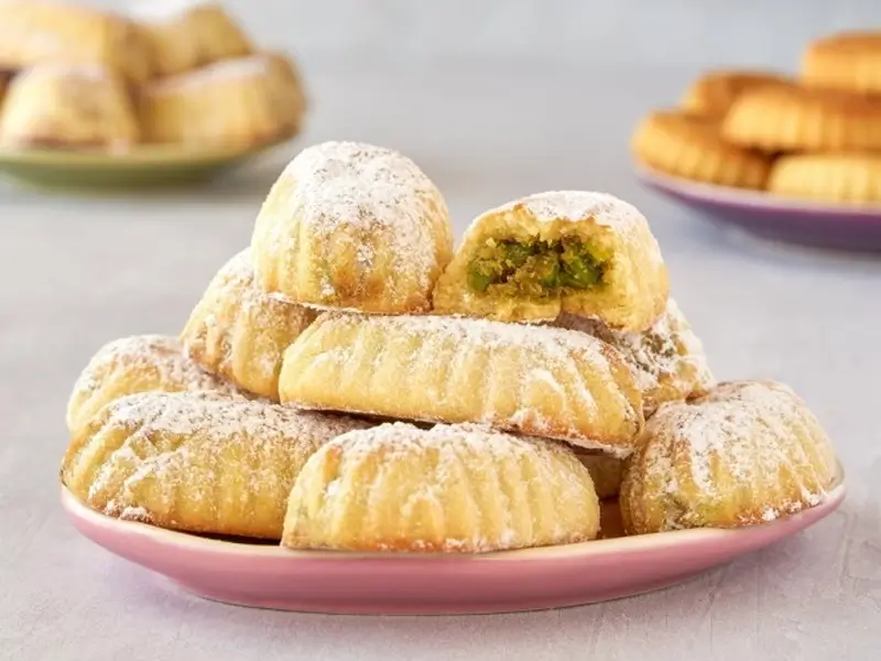 Maamoul mit Walnüssen, Pistazien und Datteln